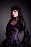 Portret atrakcyjna gothic dziewczyna w eleganckim średniowiecznym kostiumu zdjęcie stock Portret atrakcyjna gothic dziewczyna w eleganckim średniowiecznym kostiumu zdjęcie stock
