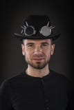 Portret jest ubranym dęciaka kapelusz mężczyzna Fotografia Royalty Free