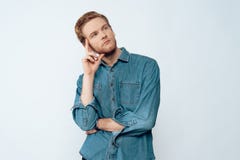 Portret Przystojny Poważny Zadumany mężczyzna obraz stock Portret Przystojny Poważny Zadumany mężczyzna obraz stock