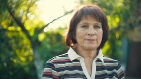 portret starzejąca się środkowa kobieta zbiory wideo portret starzejąca się środkowa kobieta zbiory wideo