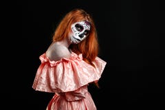 Portretbeeld van roodharigevrouw, die voor Halloween klaar is royalty-vrije stock foto Portretbeeld van roodharigevrouw, die voor Halloween klaar is royalty-vrije stock foto