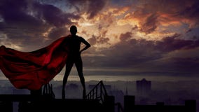 Portr?t der jungen Heldfrau mit Kap-Schutzstadt der Superperson roter stockbild Portr?t der jungen Heldfrau mit Kap-Schutzstadt der Superperson roter stockbild