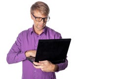 Porträt des hübschen Kerls im zufälligen Hemd und in den Gläsern unter Verwendung der Laptop-Computers Funktion des beschäftigten stockfoto Porträt des hübschen Kerls im zufälligen Hemd und in den Gläsern unter Verwendung der Laptop-Computers Funktion des beschäftigten stockfoto