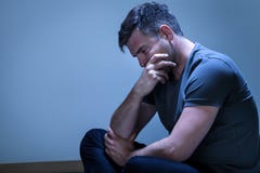 Porträt des traurigen, Sorgen machenden Mannes stockfoto Porträt des traurigen, Sorgen machenden Mannes stockfoto