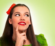 Porträt einer schönen Frau im grünen Denken lizenzfreies stockfoto Porträt einer schönen Frau im grünen Denken lizenzfreies stockfoto