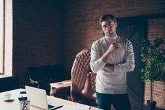 Porträt von seinem erfuhr er netter attraktiver Inhalt selbstständigen Finanzierpsychologen des erfahrenen PR-Agenturhaifischs an stockbild Porträt von seinem erfuhr er netter attraktiver Inhalt selbstständigen Finanzierpsychologen des erfahrenen PR-Agenturhaifischs an stockbild