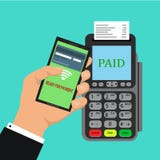 Pos το τερματικό επιβεβαιώνει την πληρωμή από το smartphone διανυσματική απεικόνιση στο επίπεδο σχέδιο στο μπλε υπόβαθρο nfc έννο ελεύθερη απεικόνιση δικαιώματος Pos το τερματικό επιβεβαιώνει την πληρωμή από το smartphone διανυσματική απεικόνιση στο επίπεδο σχέδιο στο μπλε υπόβαθρο nfc έννο ελεύθερη απεικόνιση δικαιώματος