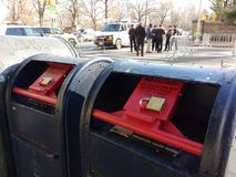Postbox låst brevlåda, NYC, NY, USA arkivfoton Postbox låst brevlåda, NYC, NY, USA arkivfoton