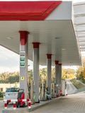 Posto de gasolina moderno fotos de stock Posto de gasolina moderno fotos de stock