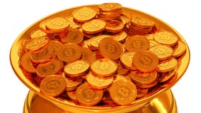Pot d'or avec Bitcoins photo stock Pot d'or avec Bitcoins photo stock