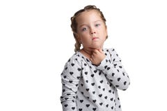 Poważna mała dziewczynka z poważnym spojrzeniem, spojrzenia przed ona z ręką blisko gardła pojedynczy białe tło obraz royalty free Poważna mała dziewczynka z poważnym spojrzeniem, spojrzenia przed ona z ręką blisko gardła pojedynczy białe tło obraz royalty free