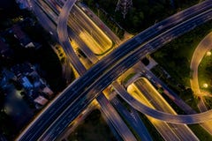 Powietrzna fotografia wiadukty w mieście zdjęcie stock Powietrzna fotografia wiadukty w mieście zdjęcie stock