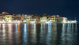 Południowy Crete krajobraz, GreeceHouses wzdłuż Chania bulwaru przy nocą, Crete, Grecja zdjęcia stock Południowy Crete krajobraz, GreeceHouses wzdłuż Chania bulwaru przy nocą, Crete, Grecja zdjęcia stock