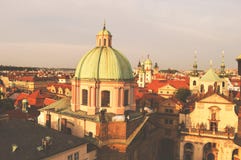Praag, Tsjechische Republiek, hoogste mening van de stad in uitstekende kleuren stock afbeelding Praag, Tsjechische Republiek, hoogste mening van de stad in uitstekende kleuren stock afbeelding