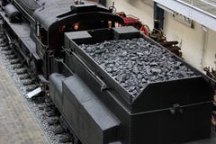 Praag, Tsjechische Republiek - 23 September, 2017: Stoomlocomotief met steenkool in nationaal technisch museum in Praag, Tsjechis stock afbeeldingen Praag, Tsjechische Republiek - 23 September, 2017: Stoomlocomotief met steenkool in nationaal technisch museum in Praag, Tsjechis stock afbeeldingen