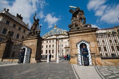 Prag, Tschechische Republik, 5. Mai 2011: Schutz der Ehre stockbild Prag, Tschechische Republik, 5. Mai 2011: Schutz der Ehre stockbild