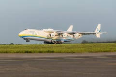 PRAGA, CZE - MAJ 12: Antonov 225 samolot na Lotniskowym Vaclava Havla w Praga, Maj 12, 2016 PRAGA, republika czech Ja jest duży fotografia royalty free PRAGA, CZE - MAJ 12: Antonov 225 samolot na Lotniskowym Vaclava Havla w Praga, Maj 12, 2016 PRAGA, republika czech Ja jest duży fotografia royalty free