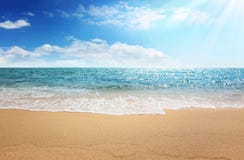 Praia da areia e mar tropical imagem de stock Praia da areia e mar tropical imagem de stock