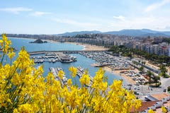 Praia de Blanes e porto, Espanha imagens de stock royalty free Praia de Blanes e porto, Espanha imagens de stock royalty free