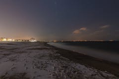 praia de Brigghton no nigth no inverno imagem de stock praia de Brigghton no nigth no inverno imagem de stock
