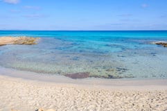 Praia de Ses Platgetes em Formentera, Espanha foto de stock royalty free Praia de Ses Platgetes em Formentera, Espanha foto de stock royalty free