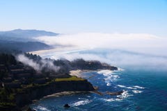 Praia no oceano, vista de cima de Oceano Pacífico, Califórnia foto de stock Praia no oceano, vista de cima de Oceano Pacífico, Califórnia foto de stock
