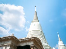 Prayun-Tempelweiß ist schön lizenzfreies stockbild Prayun-Tempelweiß ist schön lizenzfreies stockbild