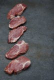 Preperation för grillfesten, nya stycken av kött på den gråa tabellen arkivfoto Preperation för grillfesten, nya stycken av kött på den gråa tabellen arkivfoto