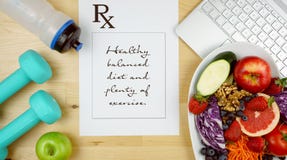 Prescription pour le r?gime de bonnes sant?s et la configuration plate d'exercice au-dessus image stock Prescription pour le r?gime de bonnes sant?s et la configuration plate d'exercice au-dessus image stock