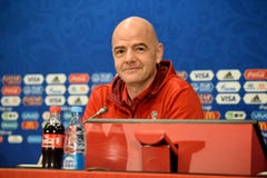 Presidente Gianni Infantino de la FIFA en una rueda de prensa en Moscú foto de archivo Presidente Gianni Infantino de la FIFA en una rueda de prensa en Moscú foto de archivo