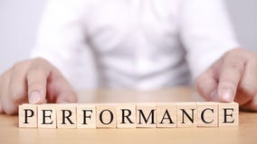 Prestazione, concetto motivazionale di citazioni di parole immagini stock Prestazione, concetto motivazionale di citazioni di parole immagini stock