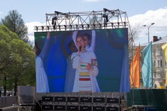 Prestazione dell'insieme di ballo al ballo piega tradizionale internazionale della fase di ginnastica ritmica Ballo etnico La Rus immagine stock libera da diritti Prestazione dell'insieme di ballo al ballo piega tradizionale internazionale della fase di ginnastica ritmica Ballo etnico La Rus immagine stock libera da diritti