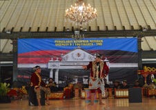 Prestazione theaterical di Ketoprak, caratterizzante la storia di Mataram, il regno antico a Jogjakarta fotografia stock libera da diritti Prestazione theaterical di Ketoprak, caratterizzante la storia di Mataram, il regno antico a Jogjakarta fotografia stock libera da diritti