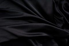 Preto escuro de seda, tela do cetim, onda, cortinas Contexto bonito de matéria têxtil Close-up Vista superior ilustração royalty free Preto escuro de seda, tela do cetim, onda, cortinas Contexto bonito de matéria têxtil Close-up Vista superior ilustração royalty free