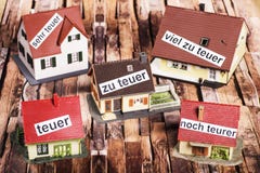 Preços altos para bens imobiliários foto de stock Preços altos para bens imobiliários foto de stock