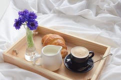 Prima colazione a letto Immagine Stock Libera da Diritti Prima colazione a letto Immagine Stock Libera da Diritti