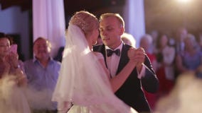 Primeira dança do noivo e da noiva Dança no destaurant Casamento video filme Primeira dança do noivo e da noiva Dança no destaurant Casamento video filme