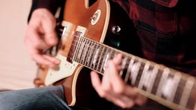 Primer de fingeres de tocar la guitarra acústica Primer de fingeres de tocar la guitarra acústica