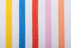 Primer de la materia textil rayada colorida como fondo o textura Fotografía de archivo libre de regalías Primer de la materia textil rayada colorida como fondo o textura Fotografía de archivo libre de regalías