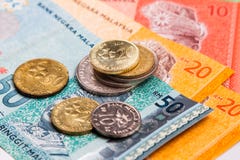 Primer de los billetes y de las monedas de la moneda del ringgit de Malasia imagenes de archivo Primer de los billetes y de las monedas de la moneda del ringgit de Malasia imagenes de archivo