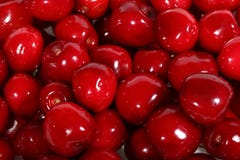 Primer maduro rojo de las cerezas dulces Foto de archivo libre de regalías Primer maduro rojo de las cerezas dulces Foto de archivo libre de regalías