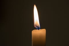 Primer suave y pacífico de la luz de la vela imagen de archivo libre de regalías Primer suave y pacífico de la luz de la vela imagen de archivo libre de regalías