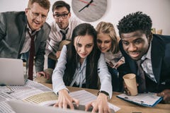 primer tirado de zombi como los empresarios que trabajan junto imagenes de archivo primer tirado de zombi como los empresarios que trabajan junto imagenes de archivo