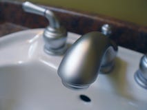 Primo piano del colpetto di acqua fotografia stock libera da diritti Primo piano del colpetto di acqua fotografia stock libera da diritti