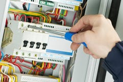 Primo piano del lavoro dell'elettricista
