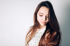 Primo piano di una donna triste e depressa immagine stock libera da diritti Primo piano di una donna triste e depressa immagine stock libera da diritti