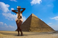 Princesa de Nubian del baile, Egipto, pirámide fotografía de archivo Princesa de Nubian del baile, Egipto, pirámide fotografía de archivo