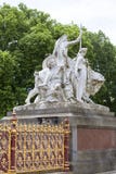 Prins Albert Memorial, Kensington trädgårdar, London, Förenade kungariket royaltyfri foto Prins Albert Memorial, Kensington trädgårdar, London, Förenade kungariket royaltyfri foto