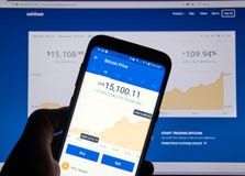 Prix de Bitcoin USD sur Coinbase APP androïde photographie stock Prix de Bitcoin USD sur Coinbase APP androïde photographie stock