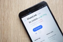 Prix de cryptocurrency de LIEN de ChainLink sur le coinmarketcap site Web de COM montré sur le smartphone 2018 de Huawei Y6 image stock Prix de cryptocurrency de LIEN de ChainLink sur le coinmarketcap site Web de COM montré sur le smartphone 2018 de Huawei Y6 image stock